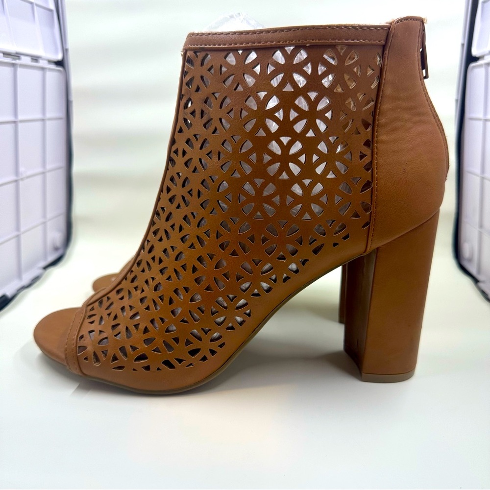 Report Winola Peep Toe Cage Booties Size 9 – Tan Cage Ankle Heels